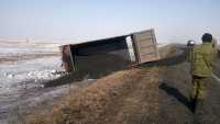 В Хакасии на трассе у грузовика оторвался прицеп