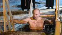 Владимир Путин окунулся в прорубь в Подмосковье