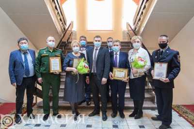 Достойным представителям Хакасии вручили государственные награды
