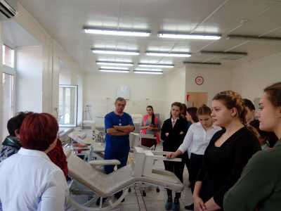 Школьников Хакасии познакомили с работой Центра крови