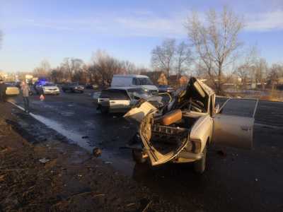 В Хакасии автомобиль кидало по дороге, пассажир погиб