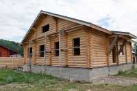 На индивидуальное жилищное строительство семье выделяется бесплатно до 100 кубометров древесины. 