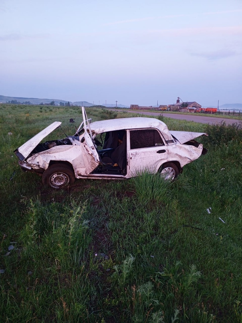 Житель Хакасии не справился с автомобилем на ночной дороге | 08.07.2024 |  Абакан - БезФормата