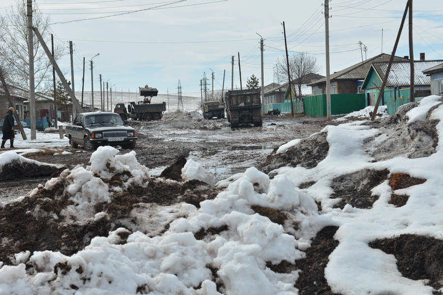 Погода в хакасии на 10 дней. Автовокзал белый Яр Хакасия. Белый Яр Хакасия зима. Елка на новый год в белом Яре Хакасия.