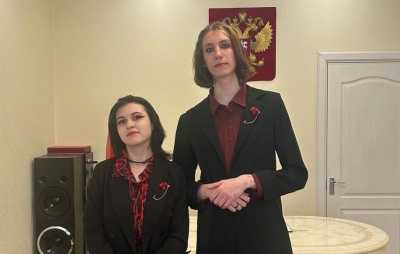 Красная фата и черные кольца: необычную свадьбу устроили в Хакасии