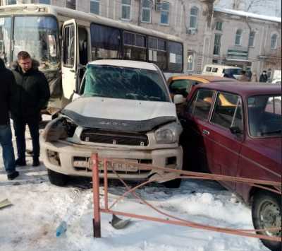 В Минусинске случилось ДТП с пассажирским автобусом и тремя автомобилями