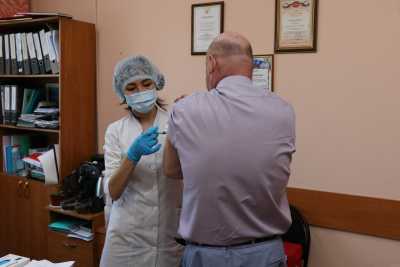 Министр здравоохранения Хакасии привился от COVID-19