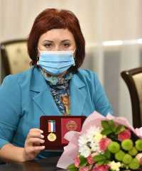 Заместитель председателя республиканской избирательной комиссии Ирина Адмаева награждена медалью «Трудовая доблесть Хакасии»