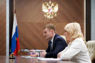 Глава Хакасии встретился с министром строительства и ЖКХ России