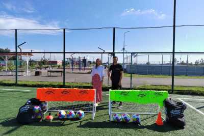 Инвентарь в рамках футбольного проекта получат 16 школ Хакасии