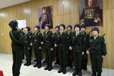 Глава Хакасии поздравил молодых военных с принятием присяги