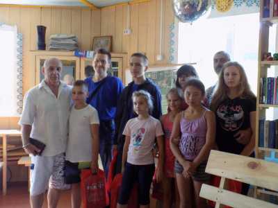Школьники из малых сел Хакасии получили подарки