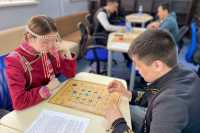 Турнир по бычьим шахматам прошел в Национальной библиотеке Хакасии