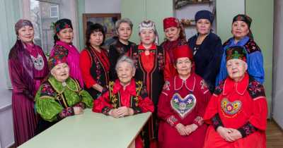 Лига хакасских женщин шьет и раздает марлевые маски