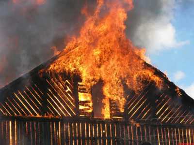 В Хакасии из-за трубы сгорел дом