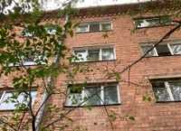 В Черногорске погиб ребенок, который выпал из окна общежития