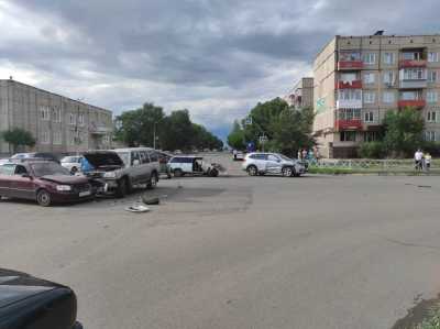 В Саяногорске перекресток не поделили два автомобиля
