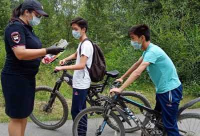 Абаканцев на велосипедах тормозили инспекторы ДПС