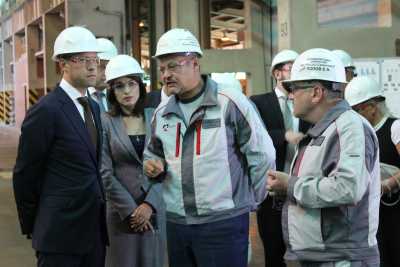 Денис Мантуров ознакомился с работой алюминиевого завода в Хакасии