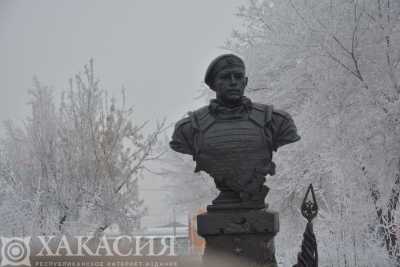 Вечная слава герою: в Хакасии установили бюст Аймира Миягашева