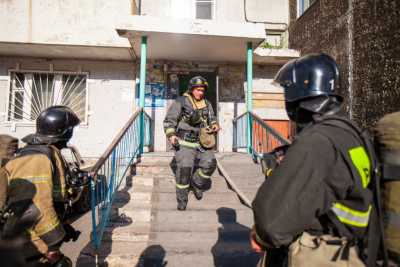 Пожар в абаканской девятиэтажке: эвакуированы взрослые и ребенок