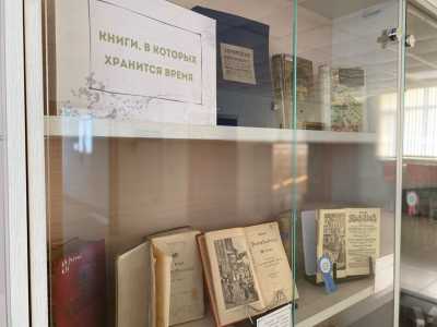Миниатюрные книги и книги-великаны покажут в главной библиотеке Хакасии