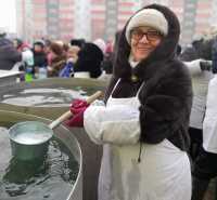 На Крещение за святой водой выстроились очереди