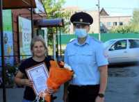 Жительницу Хакасии наградили за помощь пенсионерке