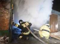 Несколько гаражей за ночь потушили огнеборцы в трех городах республики