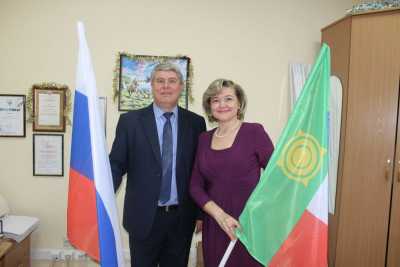 Флаги России и Хакасии передают в муниципалитеты республики
