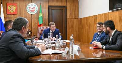 На встрече главы Хакасии с представителями особых экономических зон «Алабуга» и «Новгородская». 