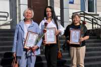 Жительниц Хакасии наградили за помощь в борьбе с аферистами