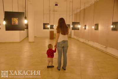 В Хакасии электрический свет стал героем выставки