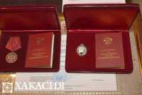 Глава Хакасии вручил государственные награды