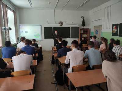 Школьникам Хакасии рассказывают о военных вузах