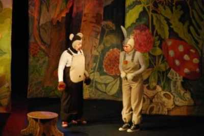 Театр «Читiген» представил первую часть детского спектакля «Верные друзья»