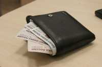 В Абакане мужчина украл кошелек продавца с прилавка