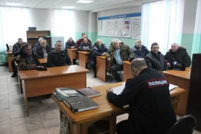 Водителей скорой помощи усадили за парты в Саяногорске