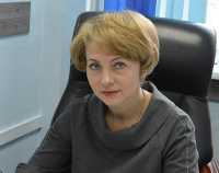Елена Конева: «Уже есть первые ласточки, решившие стать земским учителем. Например, одна из преподавателей абаканской школы № 25 не против переезда на новое место». 