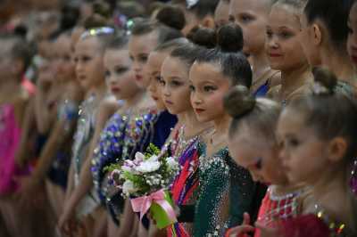 Глава республики дал старт открытому первенству Хакасии по художественной гимнастике