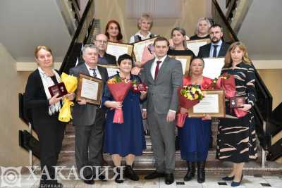 Лучшие профессионалы Хакасии получили награды