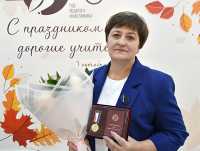 Педагогический стаж Натальи Деркачёвой, получившей медаль «Трудовая доблесть Хакасии», — 38 лет. 