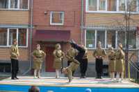 Абаканцы услышали песни Победы во дворе на улице Аскизская