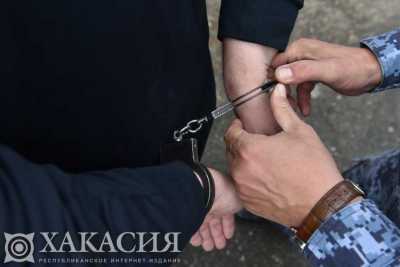 Грубо выражался и кричал: дебошира задержали в городе Хакасии