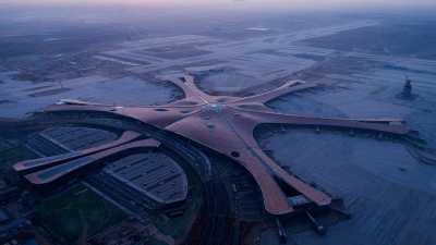 Крупнейший в мире аэропорт открыли в Пекине