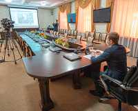 Валентин Коновалов проводит заседание в онлайн-режиме: власть, несмотря ни на что, должна работать и управлять ситуацией. 