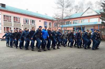 Будущие пожарные и спасатели готовятся к параду Победы