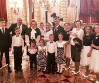 В числе почётных гостей на приёме у президента вместе с семьёй Шутылевых был и глава Хакасии Виктор Зимин. 