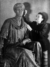 Дипломная работа Ирины Картиной, скульптура Алишера Навои, успешно экспонировалась в Русском музее, на Всесоюзной художественной выставке, затем её приобрёл Львовский исторический музей. 