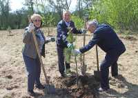 Председатель Верховного Совета Владимир Штыгашев не скажет, какое по счёту он посадил дерево. Точно — целый сад! 